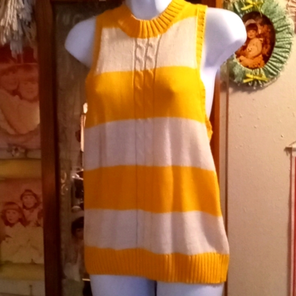 Vintage 80's,Yellow & White, Sleeveless,High Crew Neck Style, Knit Top💛🤍